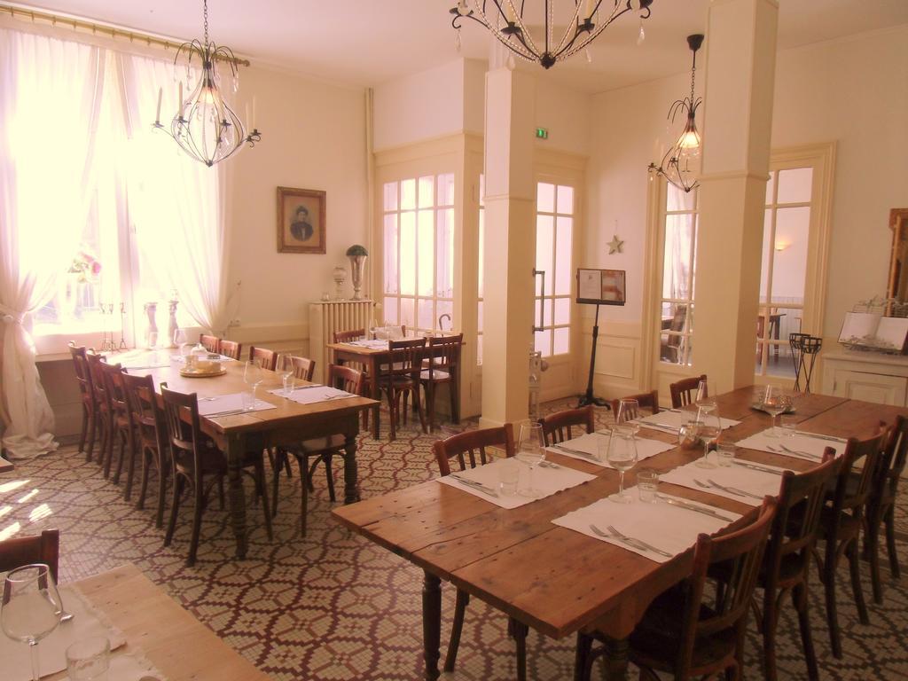 Hotel De La Providence Egliseneuve-d'Entraigues Экстерьер фото