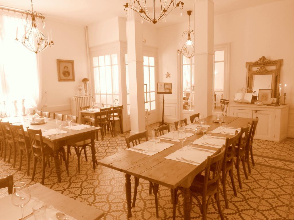 Hotel De La Providence Egliseneuve-d'Entraigues Экстерьер фото