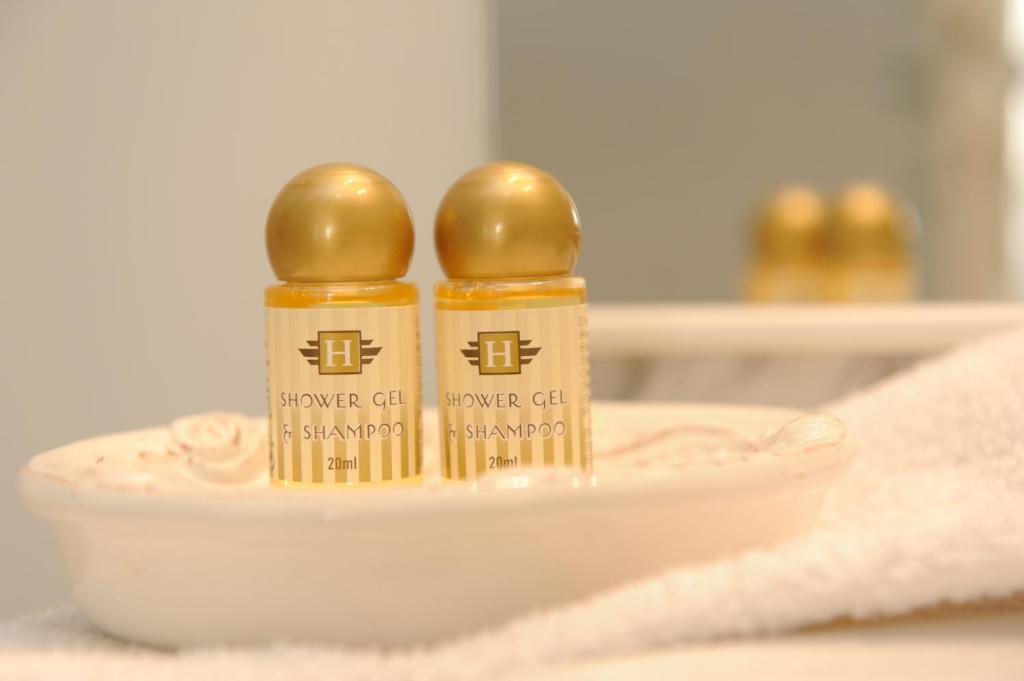 Hotel De La Providence Egliseneuve-d'Entraigues Номер фото