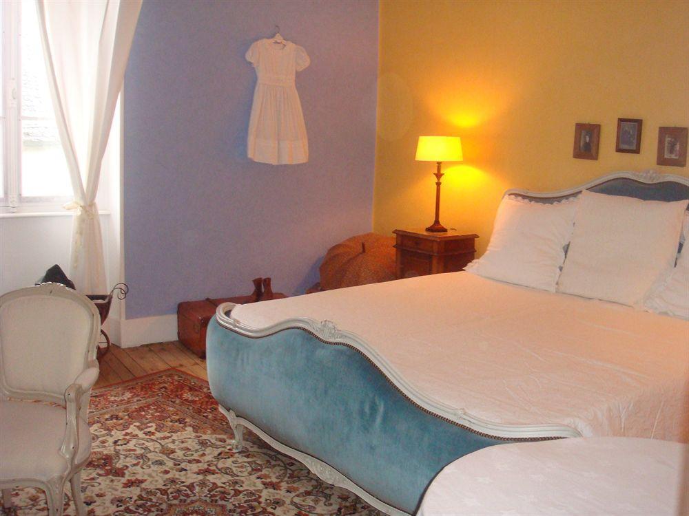 Hotel De La Providence Egliseneuve-d'Entraigues Экстерьер фото