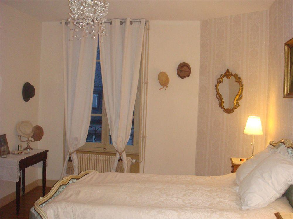 Hotel De La Providence Egliseneuve-d'Entraigues Экстерьер фото