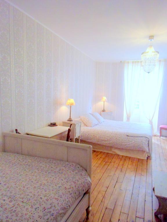 Hotel De La Providence Egliseneuve-d'Entraigues Номер фото
