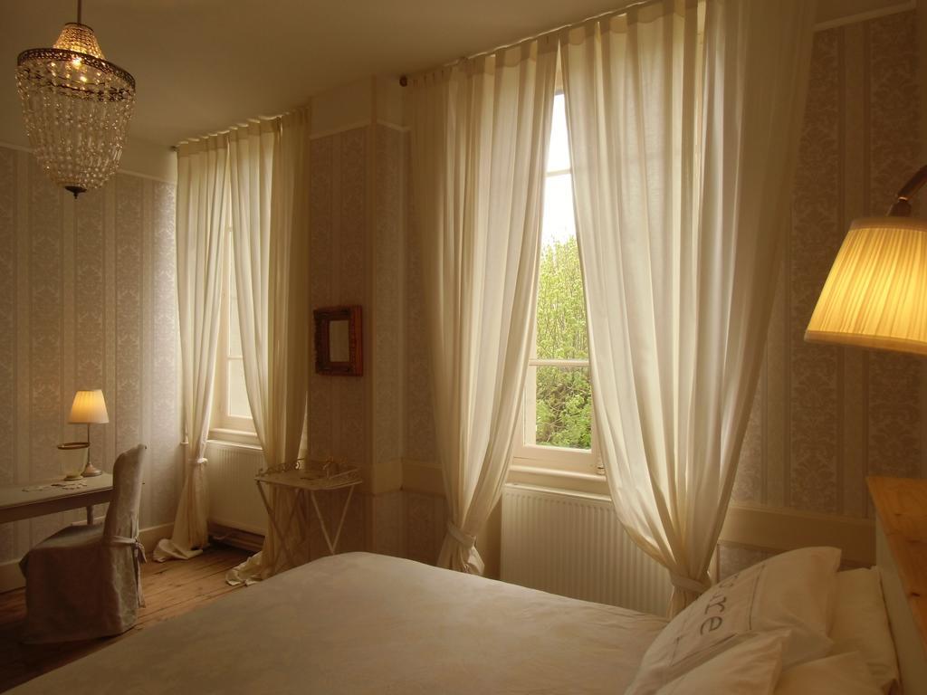 Hotel De La Providence Egliseneuve-d'Entraigues Экстерьер фото