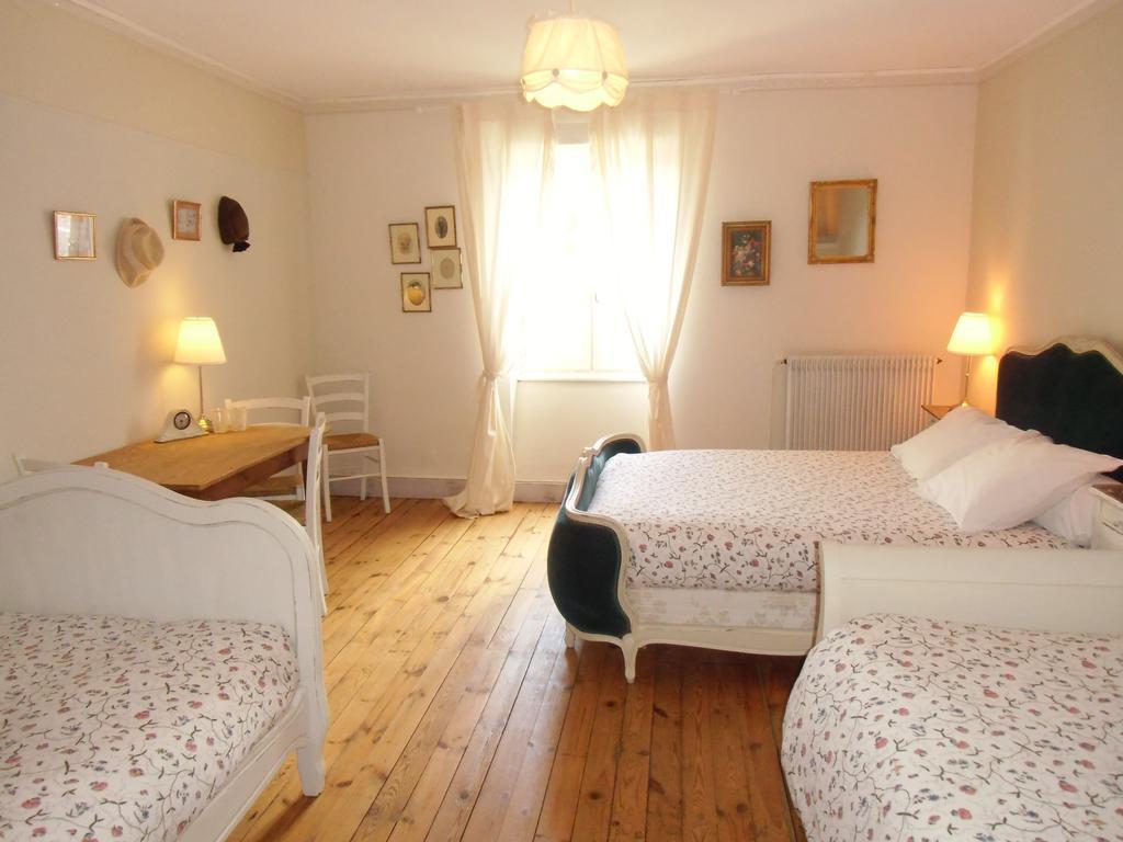 Hotel De La Providence Egliseneuve-d'Entraigues Экстерьер фото