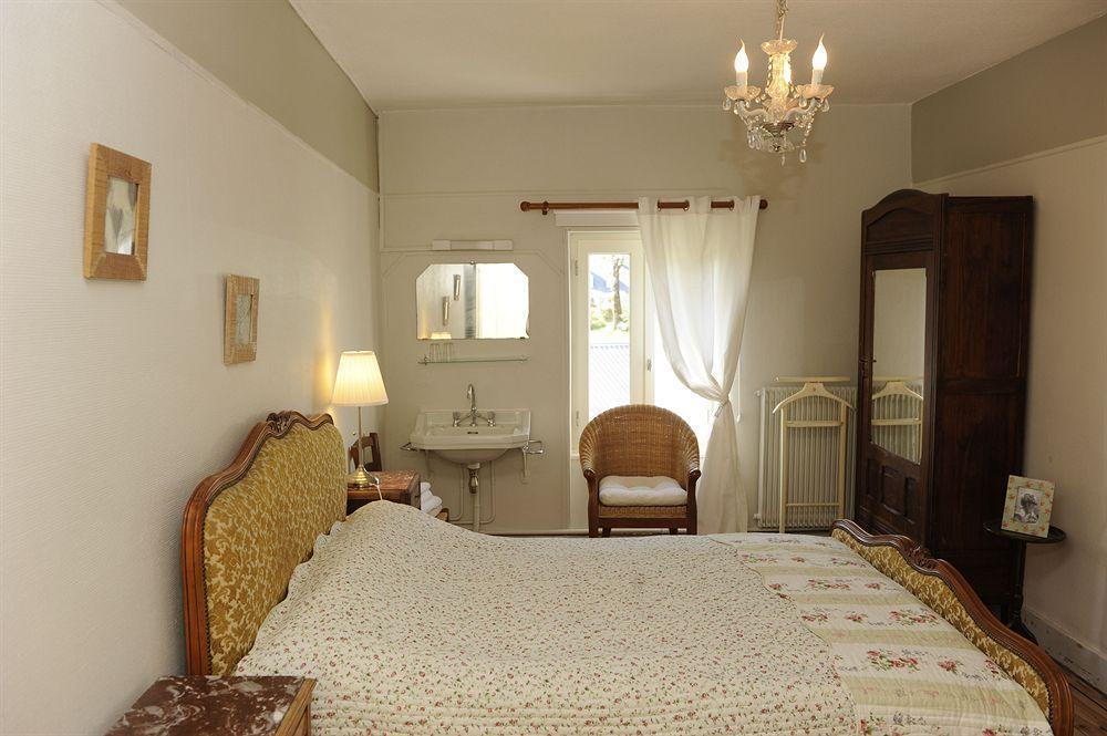 Hotel De La Providence Egliseneuve-d'Entraigues Экстерьер фото