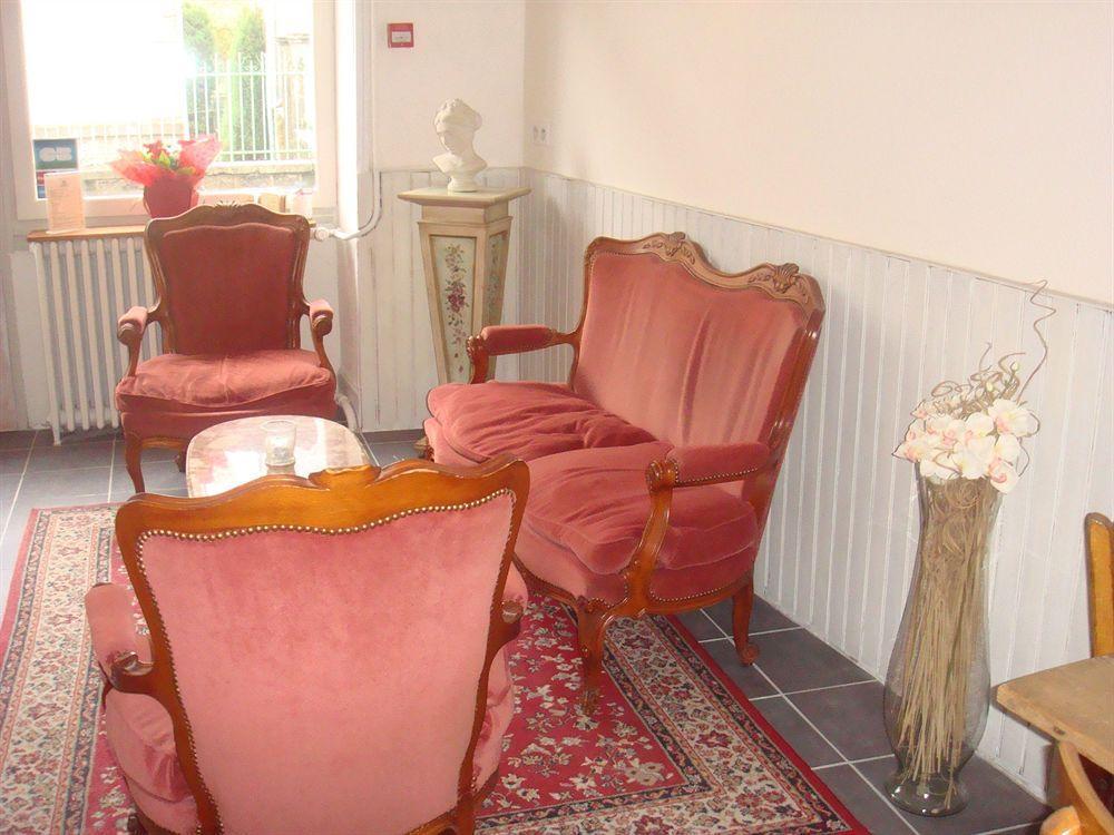 Hotel De La Providence Egliseneuve-d'Entraigues Экстерьер фото
