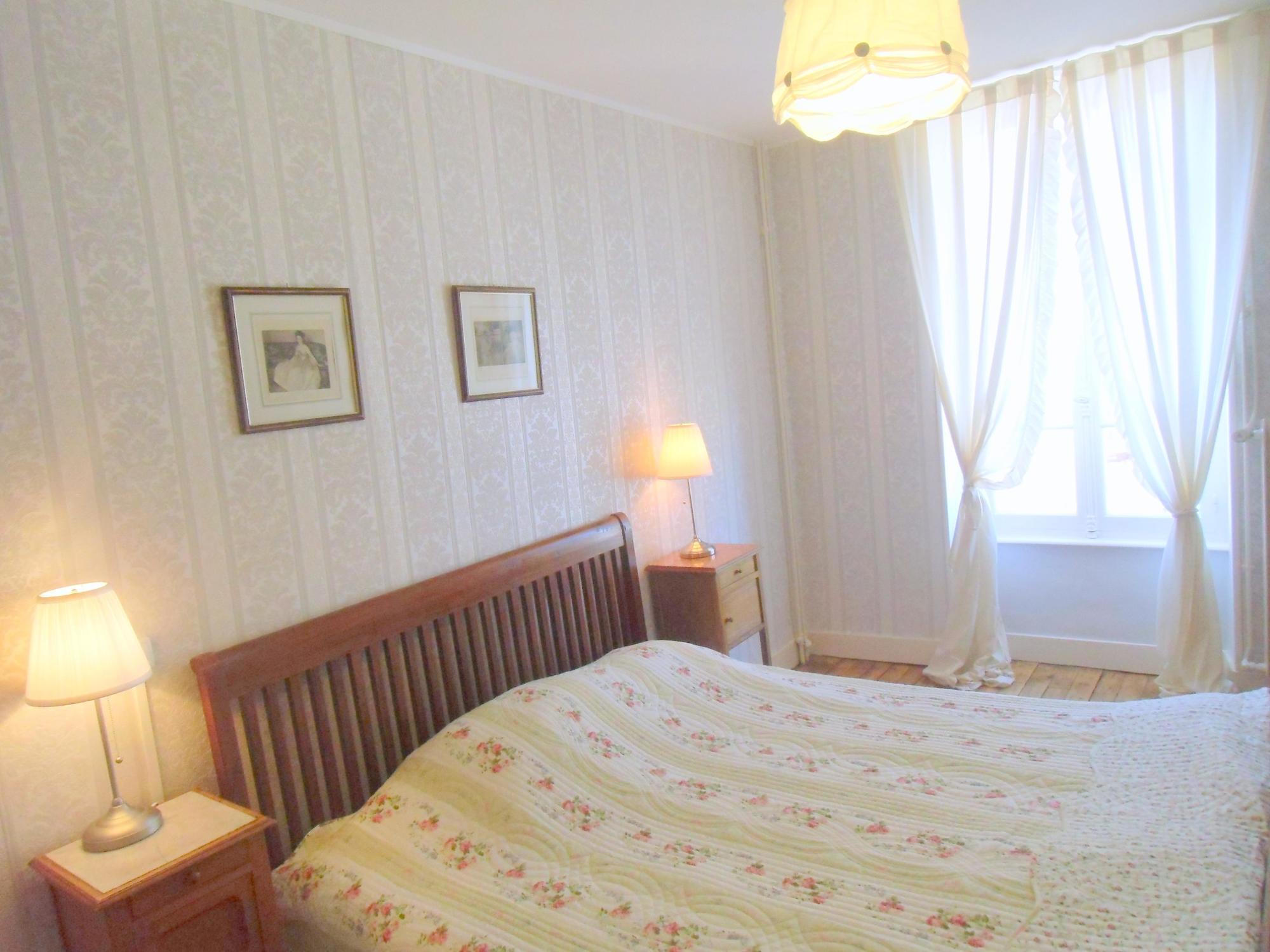 Hotel De La Providence Egliseneuve-d'Entraigues Экстерьер фото