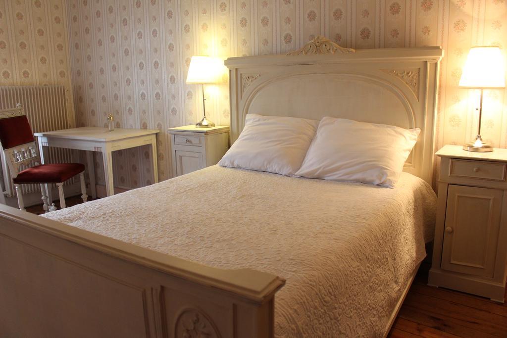 Hotel De La Providence Egliseneuve-d'Entraigues Экстерьер фото