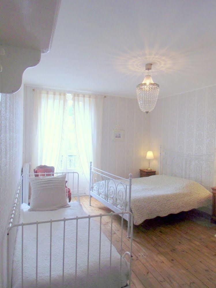 Hotel De La Providence Egliseneuve-d'Entraigues Экстерьер фото
