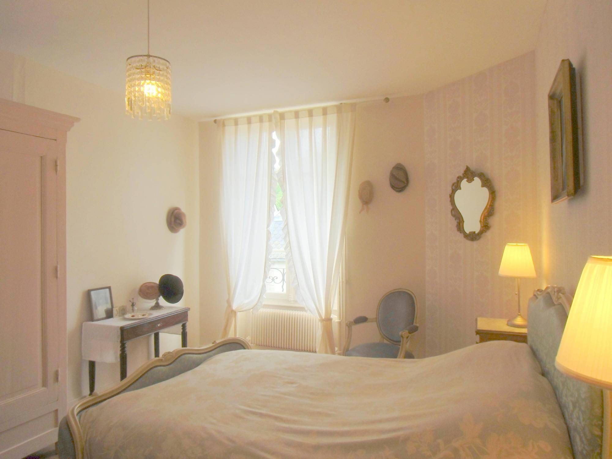 Hotel De La Providence Egliseneuve-d'Entraigues Экстерьер фото