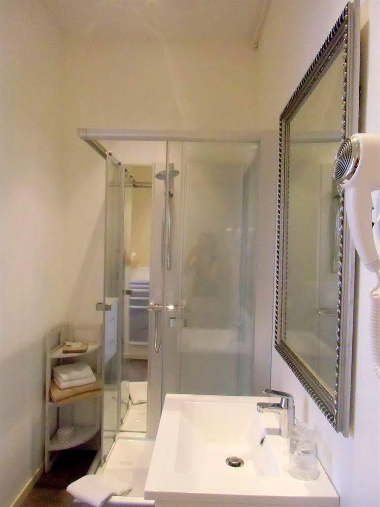 Hotel De La Providence Egliseneuve-d'Entraigues Экстерьер фото