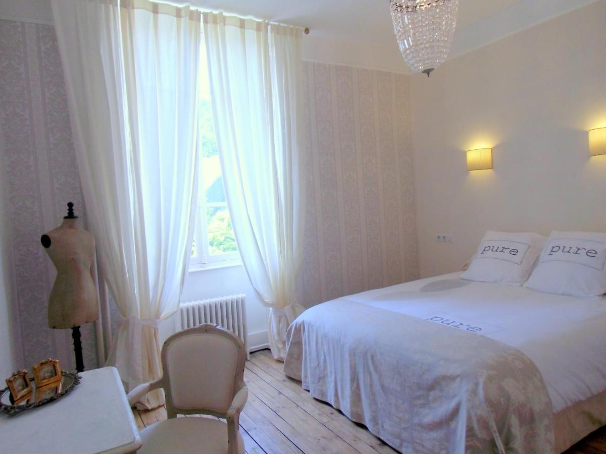 Hotel De La Providence Egliseneuve-d'Entraigues Номер фото