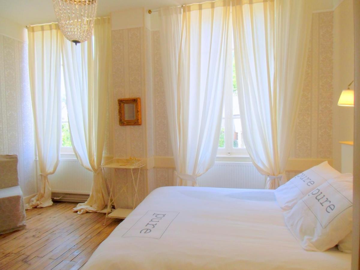 Hotel De La Providence Egliseneuve-d'Entraigues Номер фото