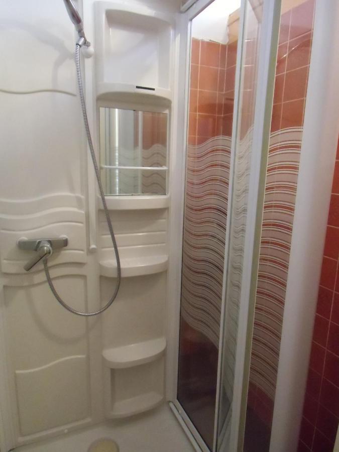 Hotel De La Providence Egliseneuve-d'Entraigues Экстерьер фото